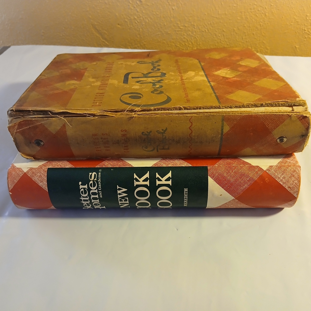 Vintage Better Homes and Gardens Cookbook - Red and White